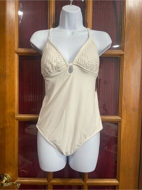 Shade & Shore 3fer Cream Crochet Bust OnePiece Swimsuit w/Tie Skirt & Flip Flops